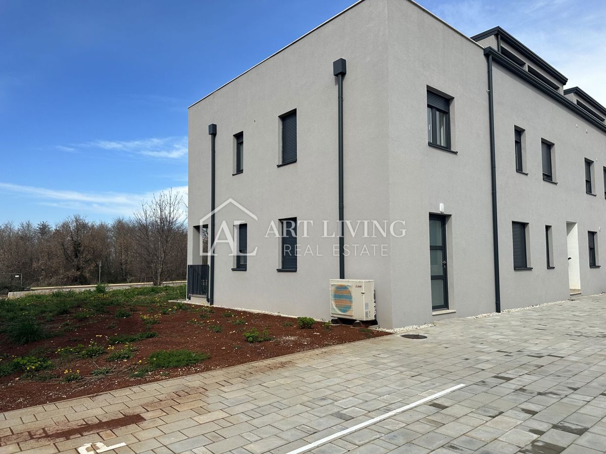 Parenzo,dintorni - appartamento su due piani con due camere da letto e giardino di 135 m2