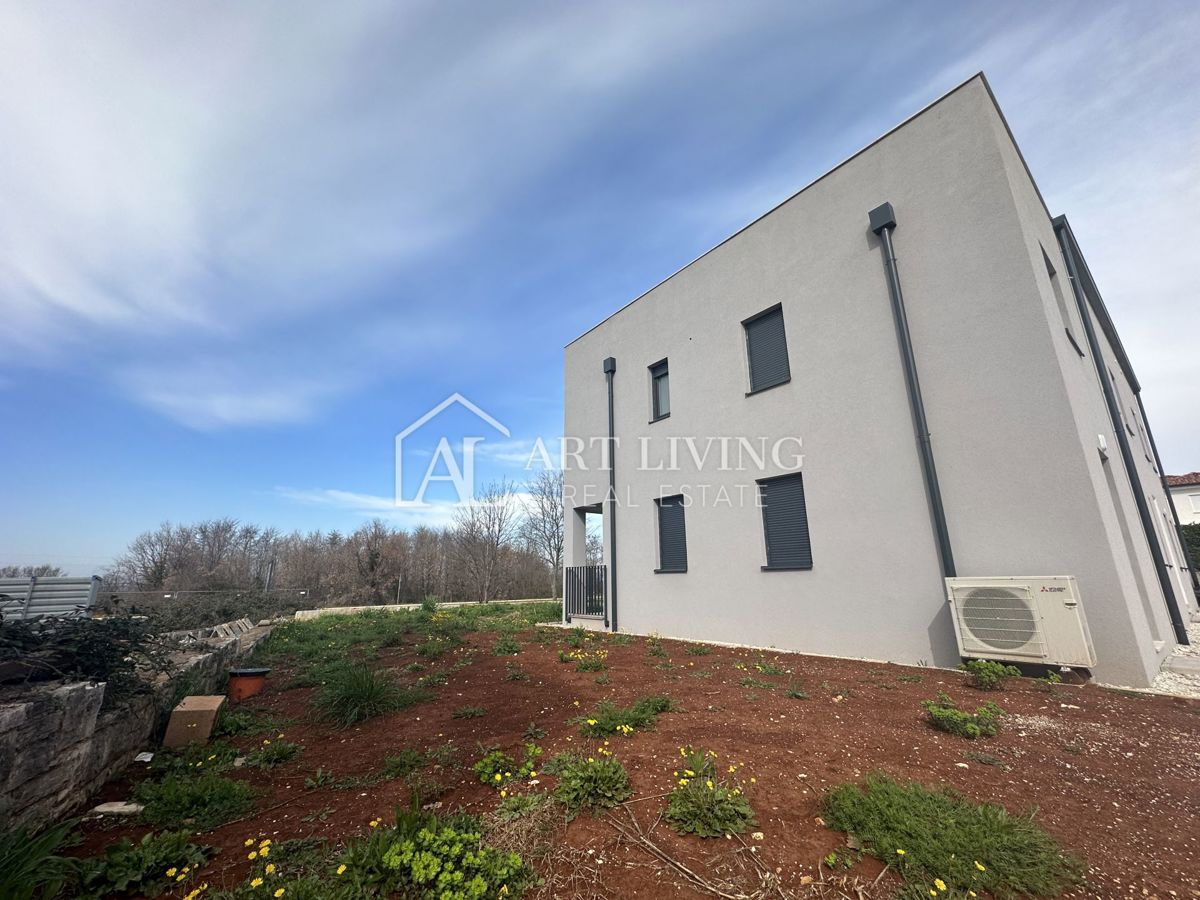 Parenzo,dintorni - appartamento su due piani con due camere da letto e giardino di 135 m2