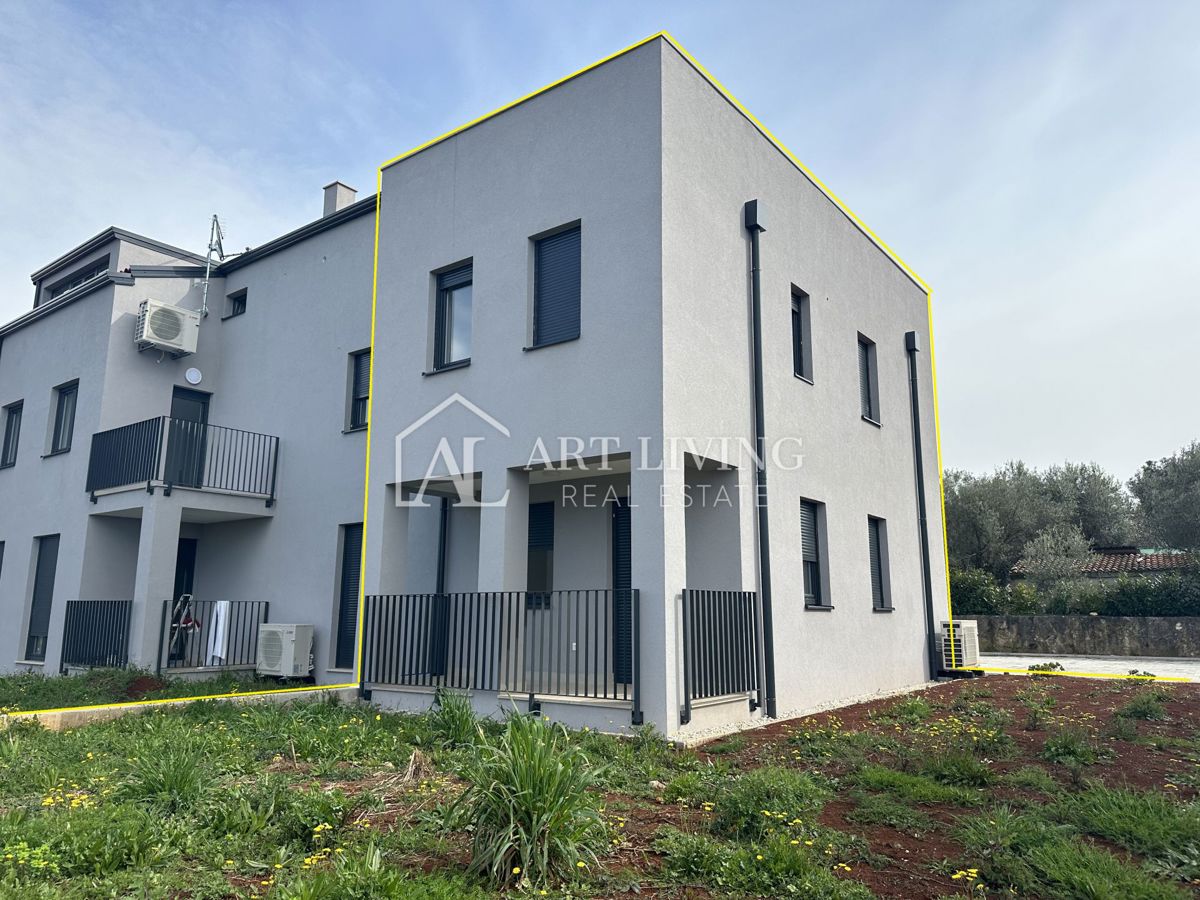 Parenzo,dintorni - appartamento su due piani con due camere da letto e giardino di 135 m2