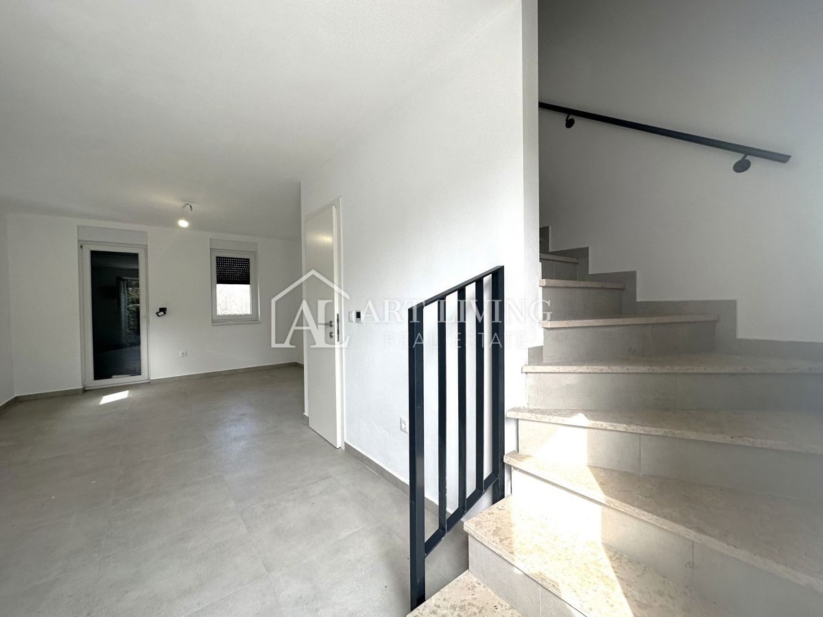 Parenzo,dintorni - appartamento su due piani con due camere da letto e giardino di 135 m2