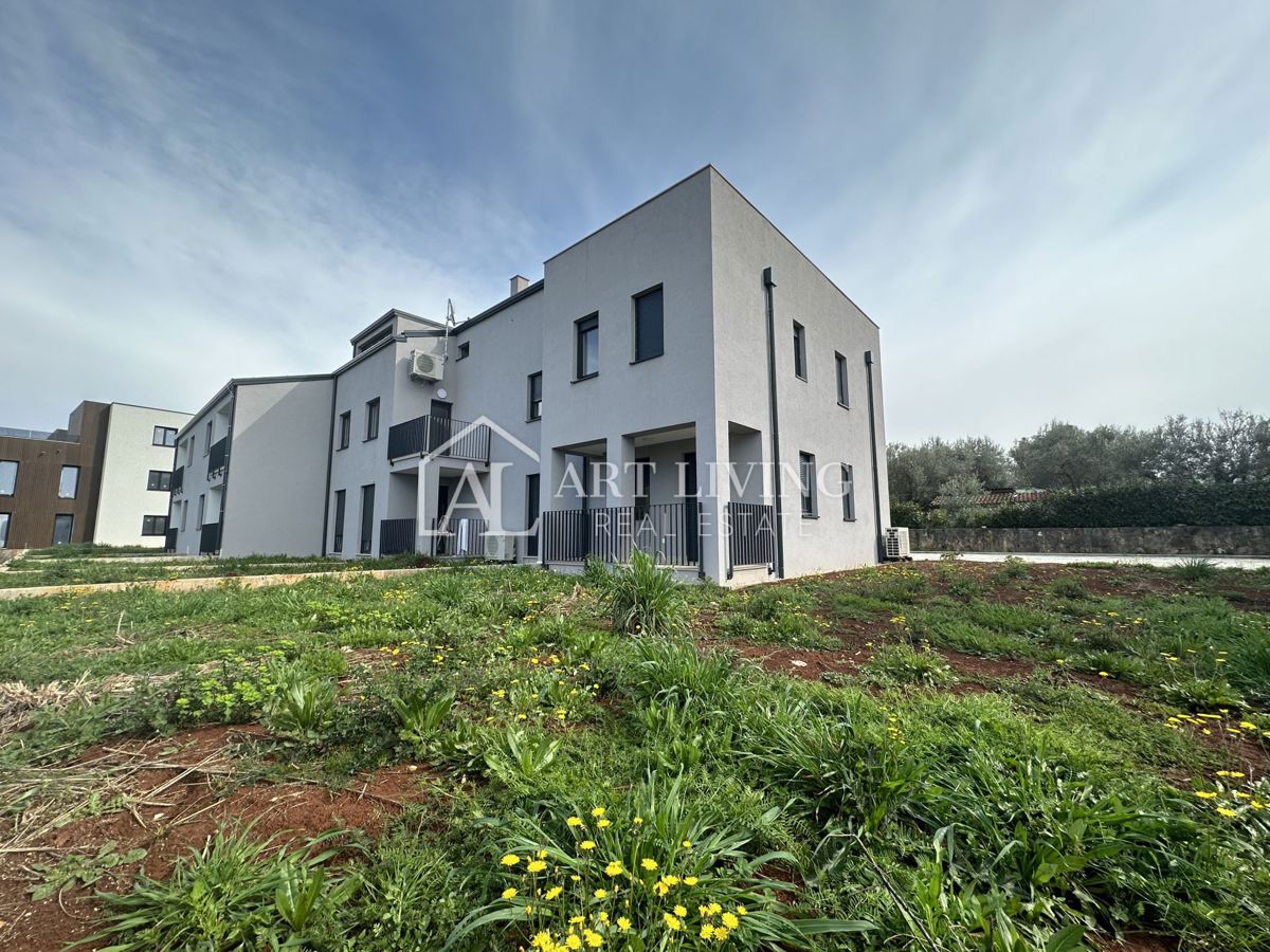 Parenzo,dintorni - appartamento su due piani con due camere da letto e giardino di 135 m2