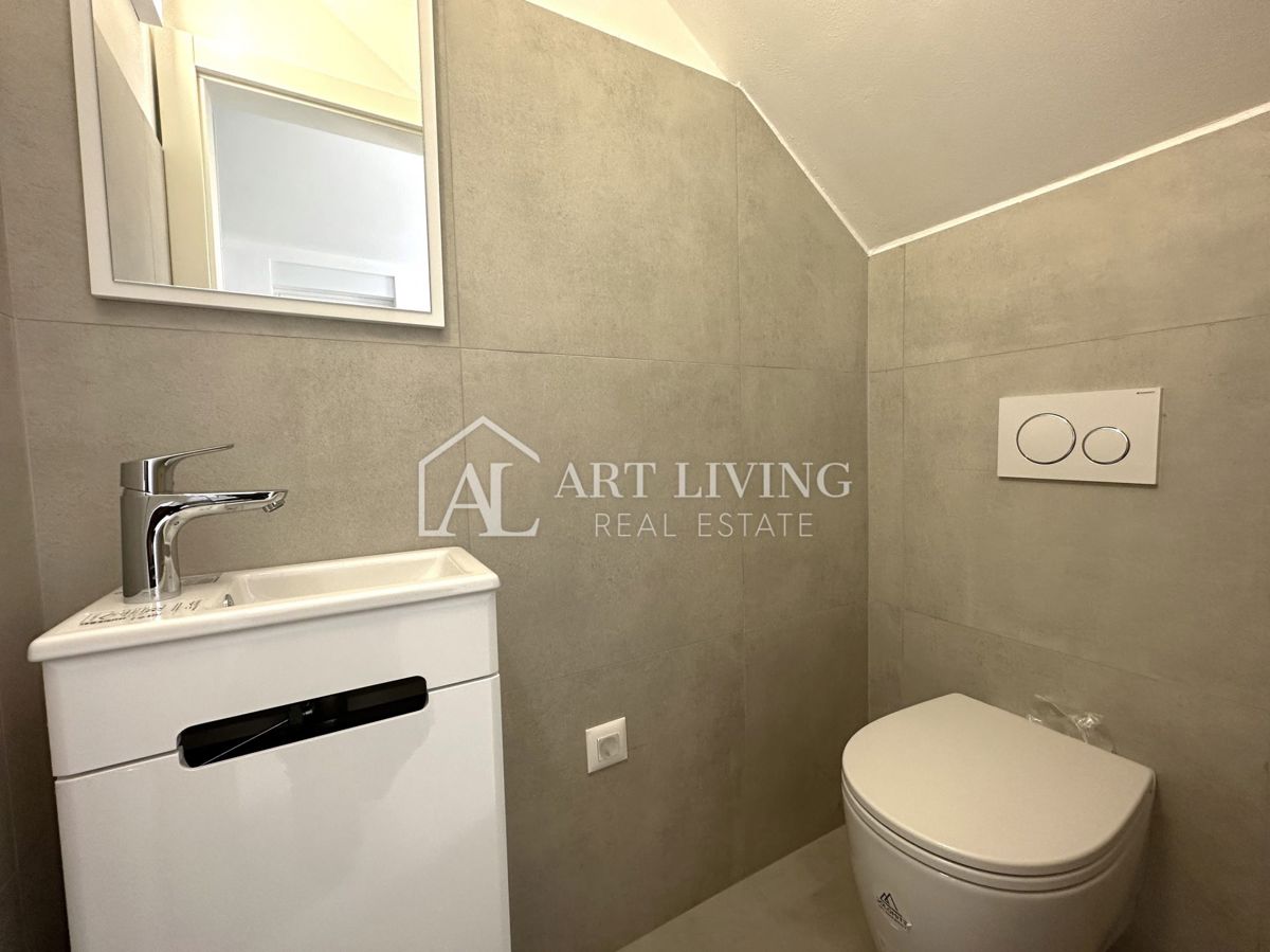 Parenzo,dintorni - appartamento su due piani con due camere da letto e giardino di 135 m2