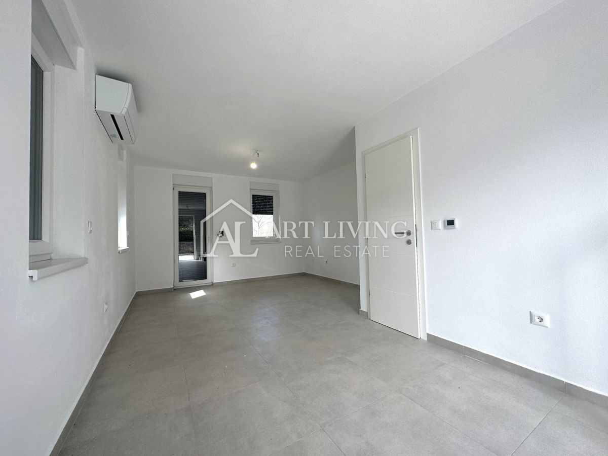 Parenzo,dintorni - appartamento su due piani con due camere da letto e giardino di 135 m2