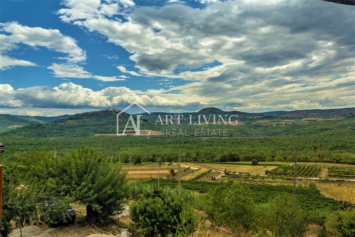 Istria-Oprtalj, casa istriana in pietra con vista aperta