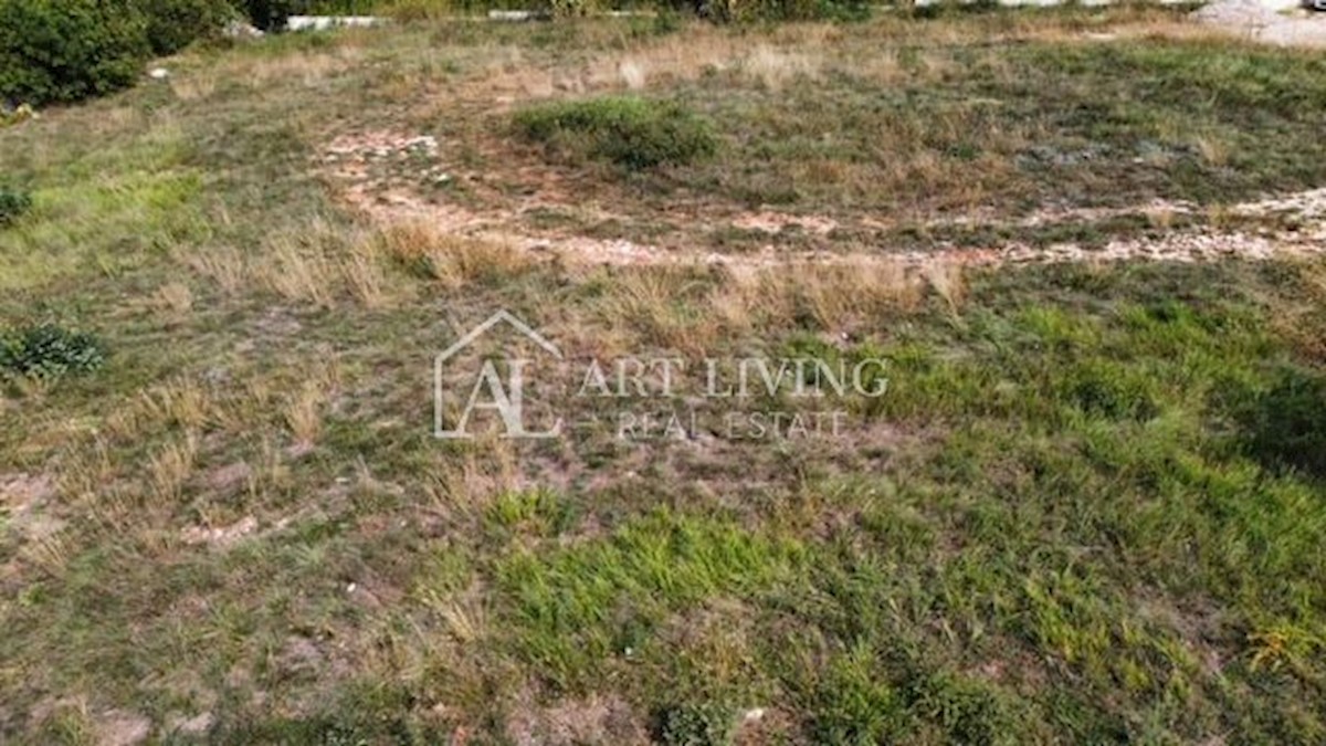 Verteneglio - dintorni, attraente terreno edificabile in una posizione idilliaca e tranquilla