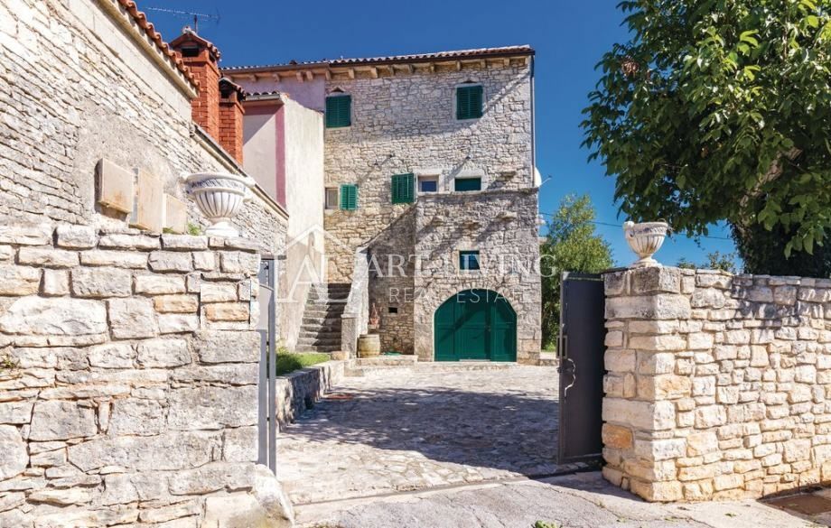 Istria, villa autoctona in pietra  con piscina