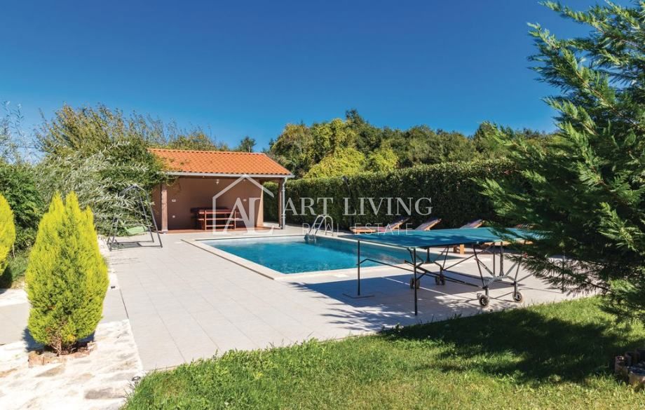 Istria, villa autoctona in pietra  con piscina