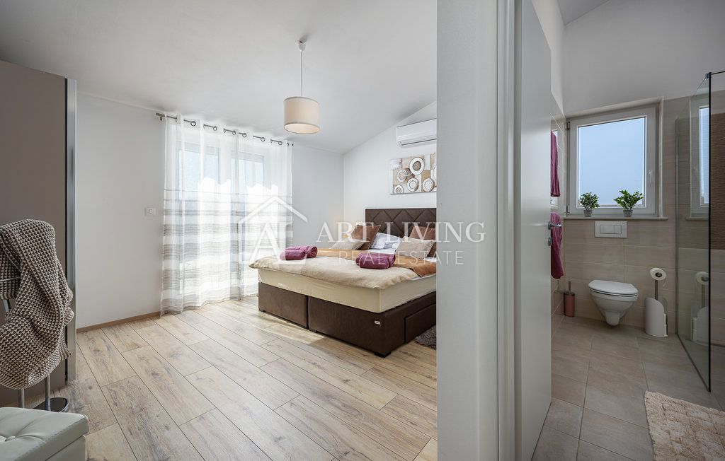 Istria, Labin, dintorni - una casa spaziosa con piscina riscaldata in una posizione tranquilla