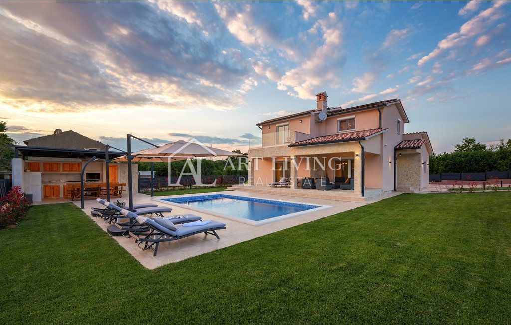 Istria, Labin, dintorni - una casa spaziosa con piscina riscaldata in una posizione tranquilla
