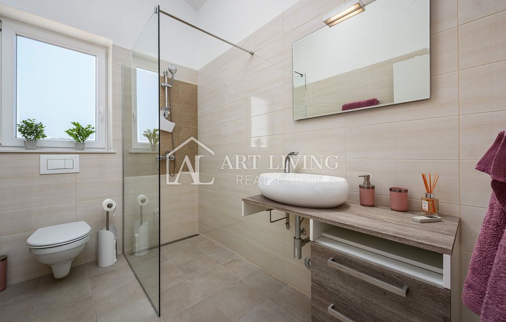 Istria, Labin, dintorni - una casa spaziosa con piscina riscaldata in una posizione tranquilla