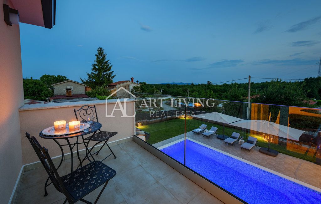 Istria, Labin, dintorni - una casa spaziosa con piscina riscaldata in una posizione tranquilla