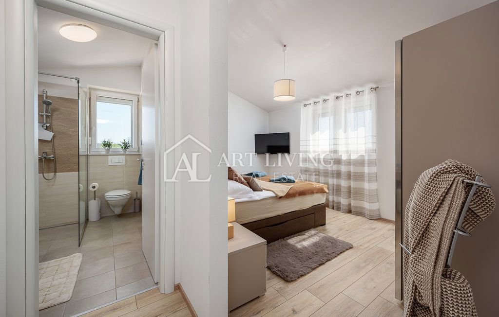 Istria, Labin, dintorni - una casa spaziosa con piscina riscaldata in una posizione tranquilla