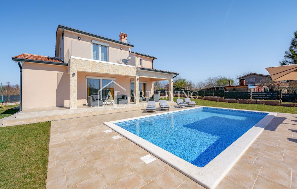 Istria, Labin, dintorni - una casa spaziosa con piscina riscaldata in una posizione tranquilla