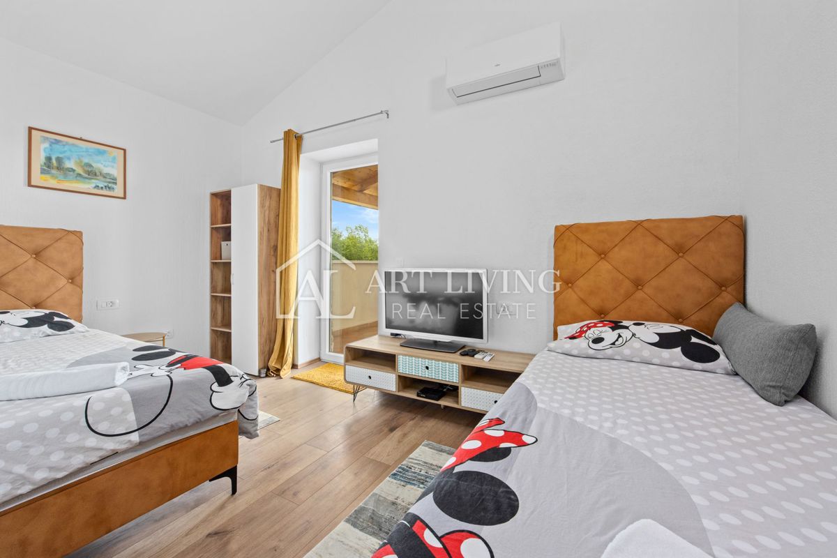 Istria, Svetvinčenat, dintorni – bellissima villa con una grande piscina