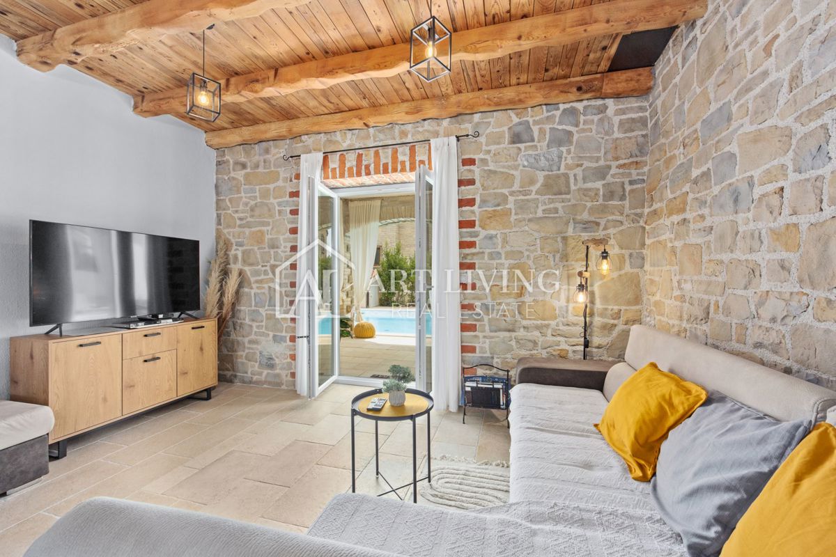 Istria, Svetvinčenat, dintorni – bellissima villa con una grande piscina