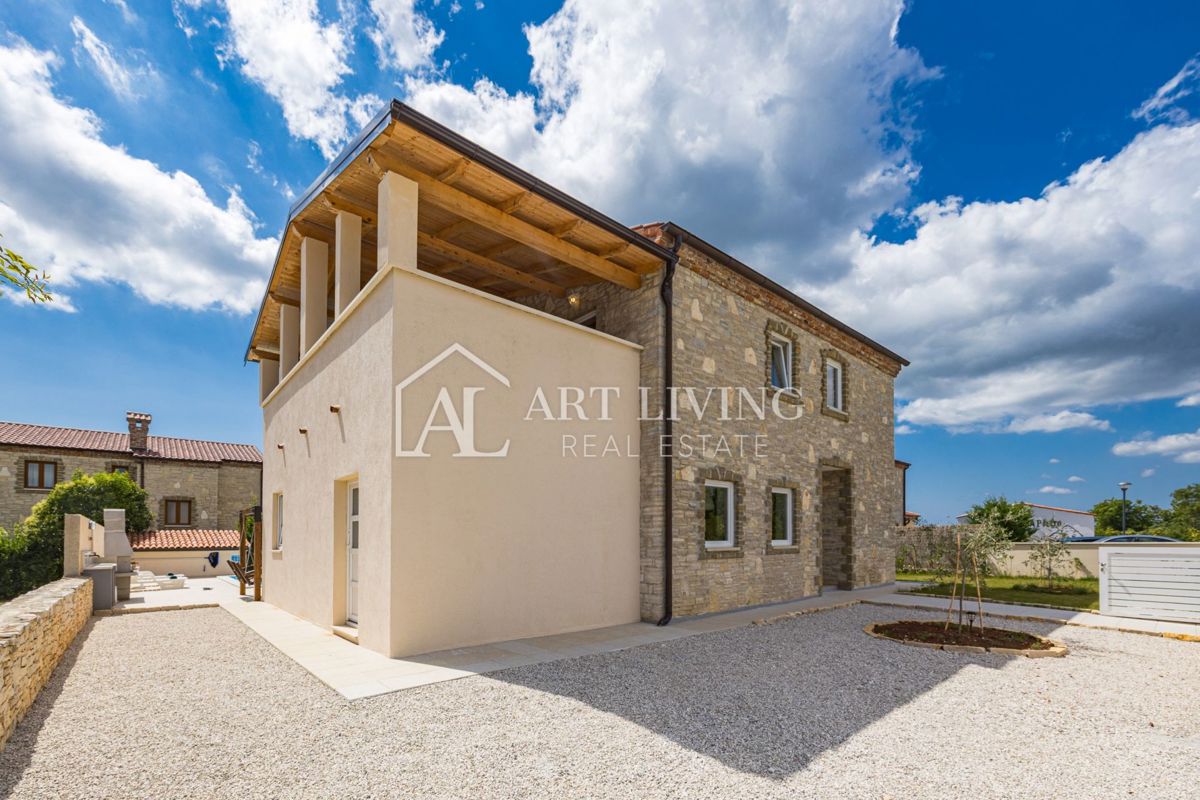 Istria, Svetvinčenat, dintorni – bellissima villa con una grande piscina