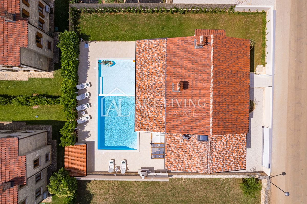 Istria, Svetvinčenat, dintorni – bellissima villa con una grande piscina
