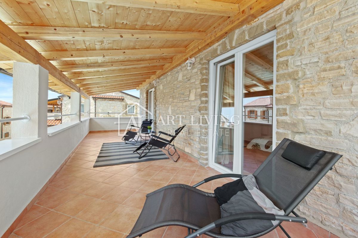 Istria, Svetvinčenat, dintorni – bellissima villa con una grande piscina