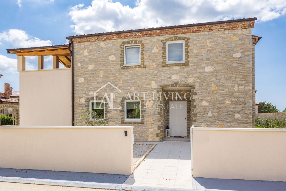 Istria, Svetvinčenat, dintorni – bellissima villa con una grande piscina