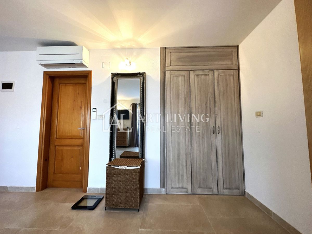 Istria, Buie, dintorni - casa a schiera in pietra in stile istriano