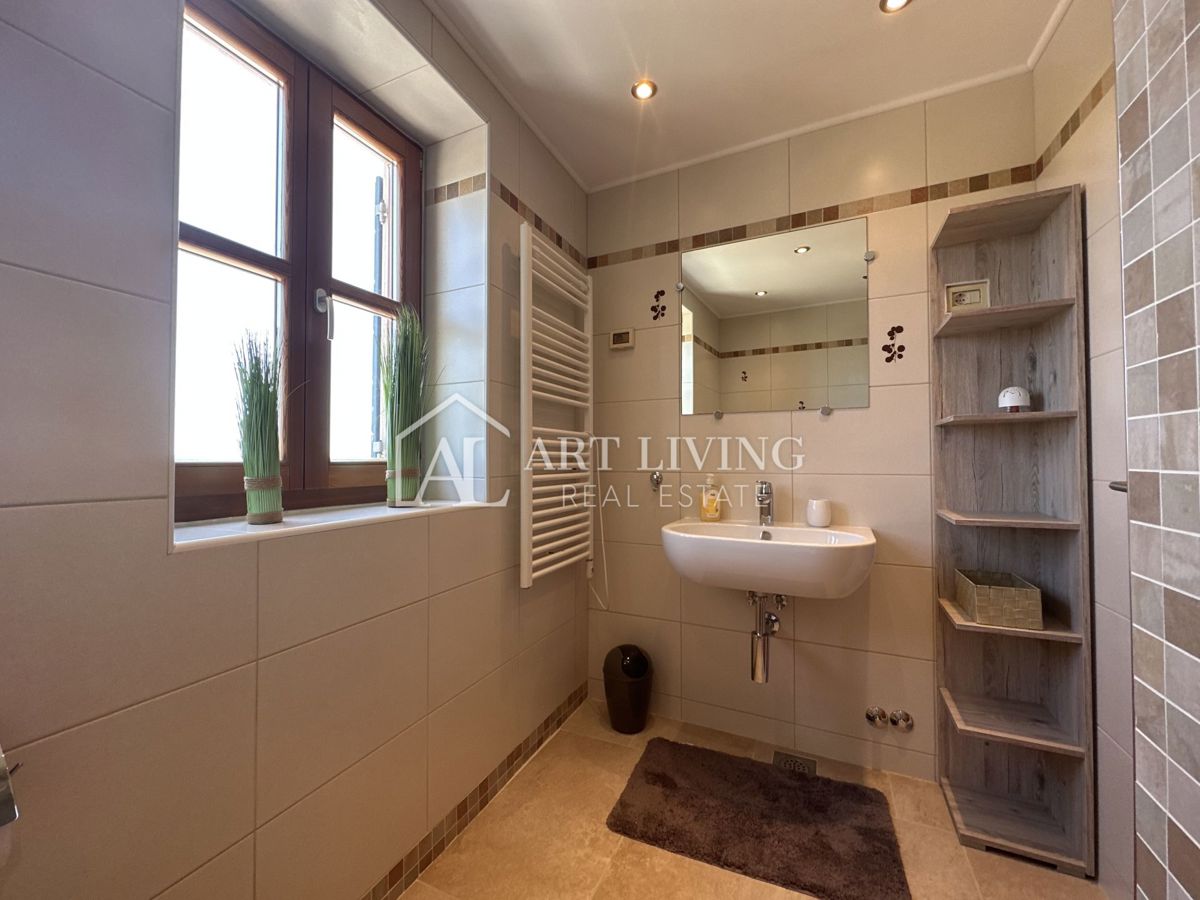 Istria, Buie, dintorni - casa a schiera in pietra in stile istriano