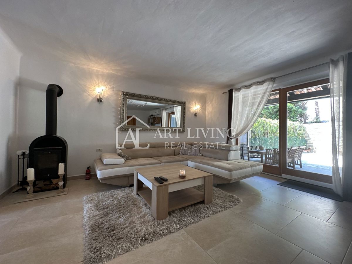 Istria, Buie, dintorni - casa a schiera in pietra in stile istriano