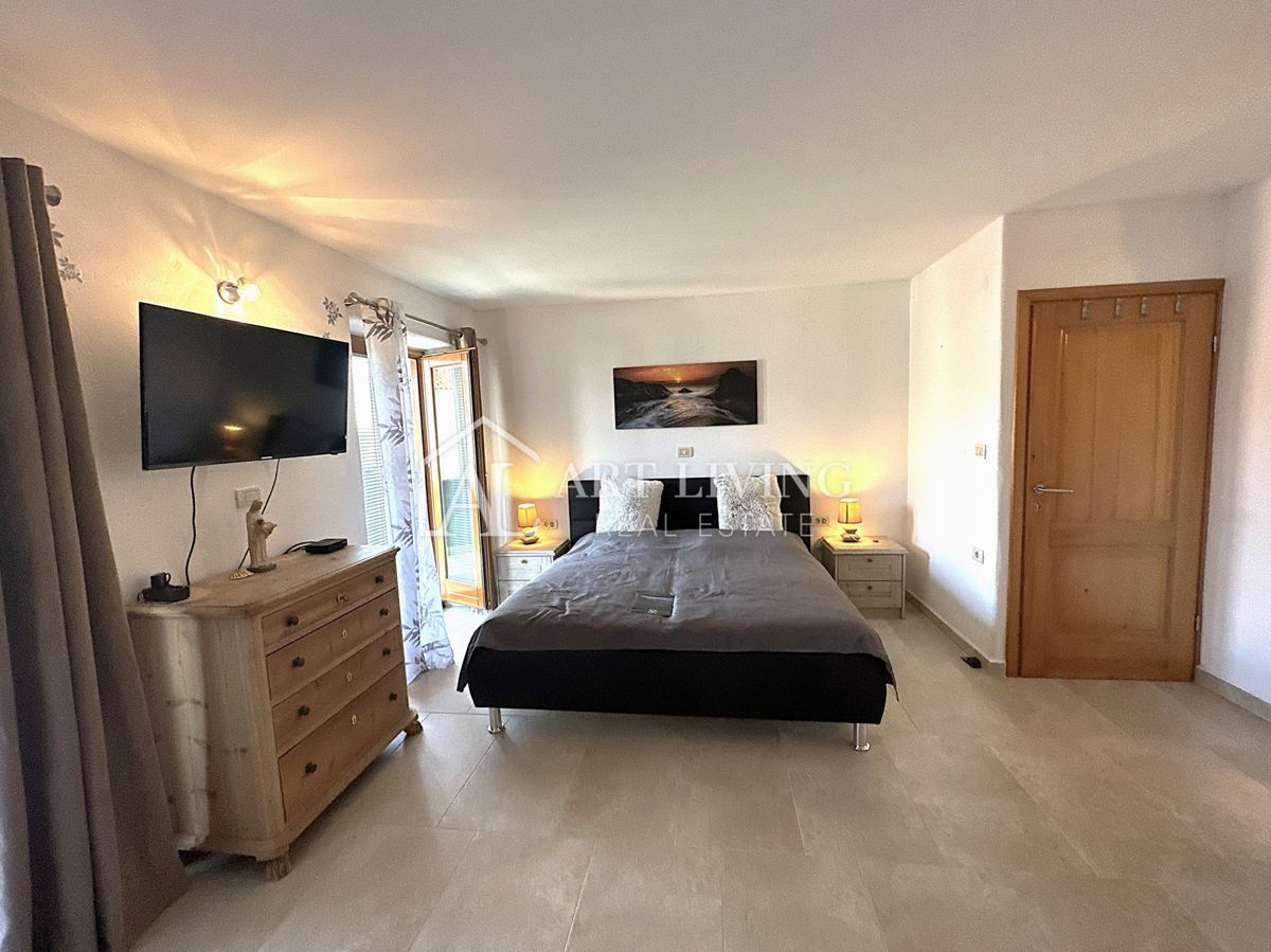 Istria, Buie, dintorni - casa a schiera in pietra in stile istriano