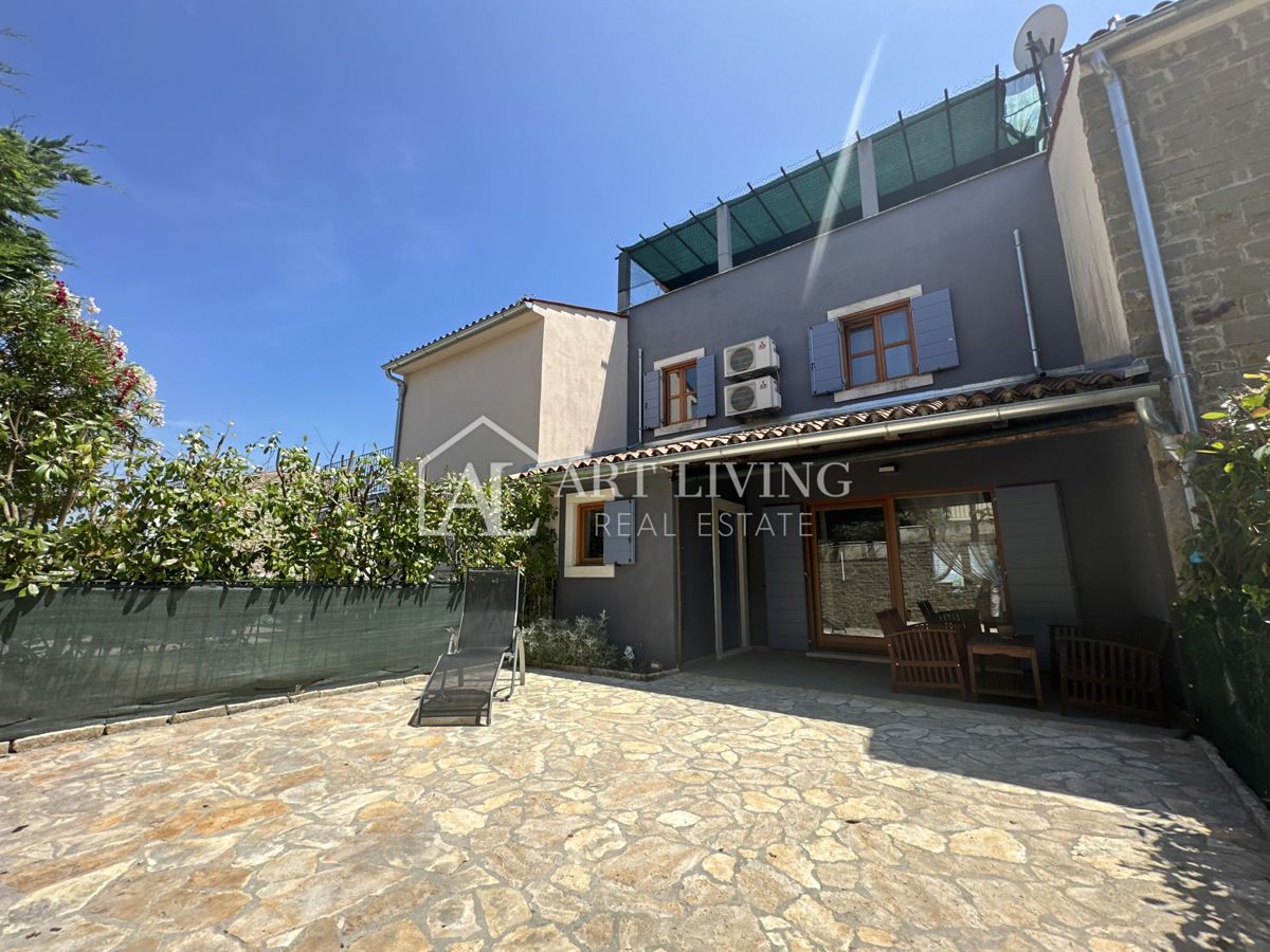 Istria, Buie, dintorni - casa a schiera in pietra in stile istriano