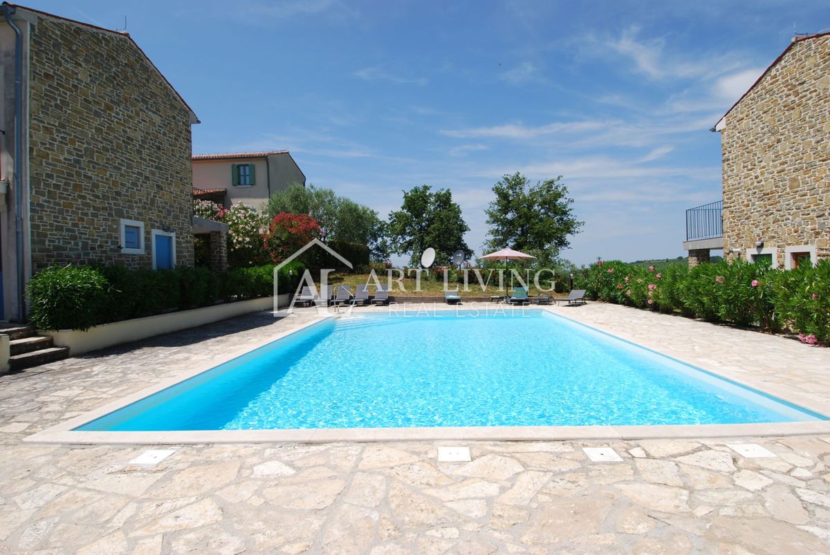 Istria, Buie, dintorni - casa a schiera in pietra in stile istriano