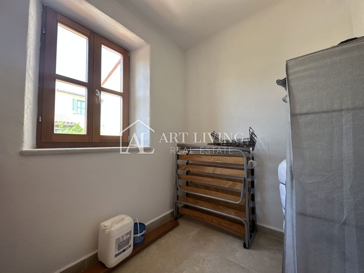 Istria, Buie, dintorni - casa a schiera in pietra in stile istriano