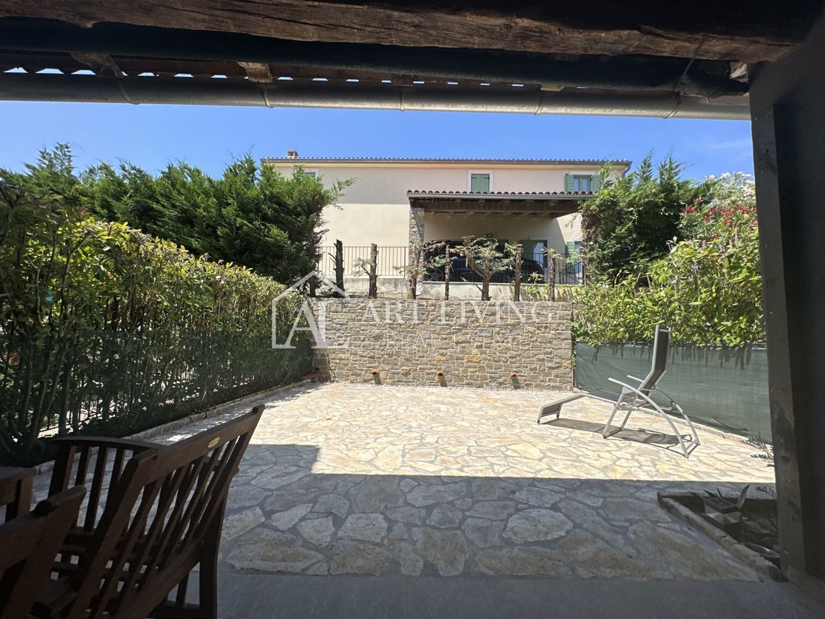Istria, Buie, dintorni - casa a schiera in pietra in stile istriano