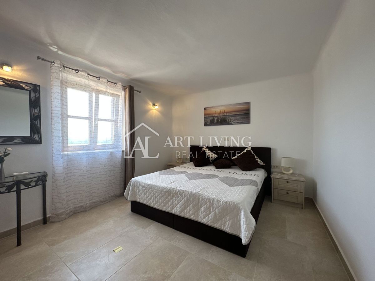 Istria, Buie, dintorni - casa a schiera in pietra in stile istriano