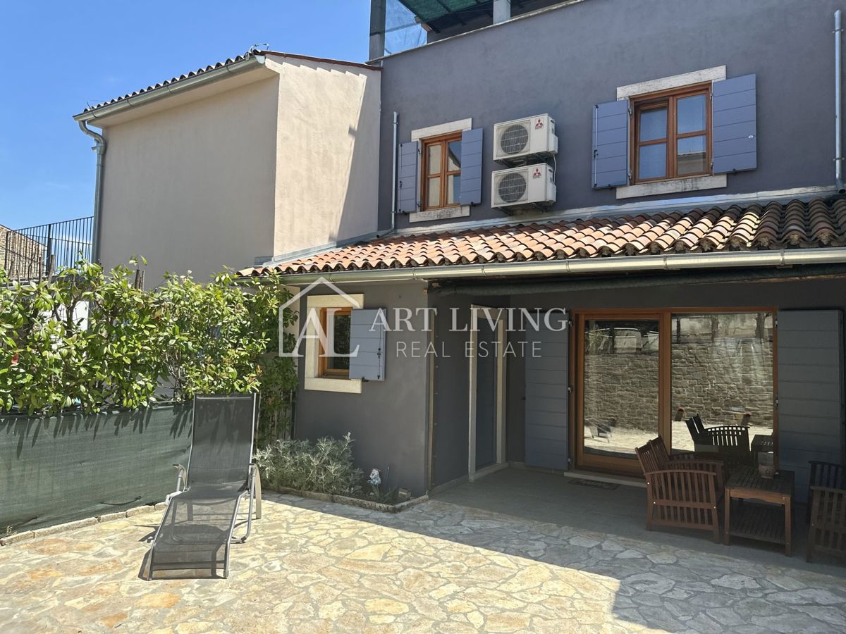 Istria, Buie, dintorni - casa a schiera in pietra in stile istriano