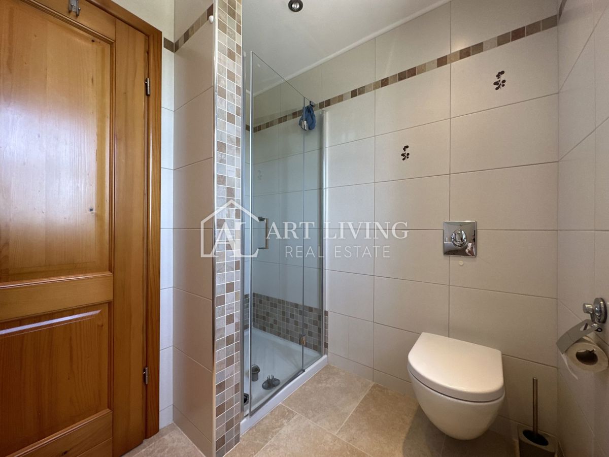 Istria, Buie, dintorni - casa a schiera in pietra in stile istriano