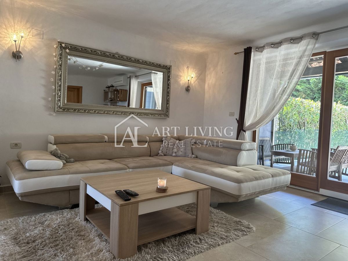 Istria, Buie, dintorni - casa a schiera in pietra in stile istriano