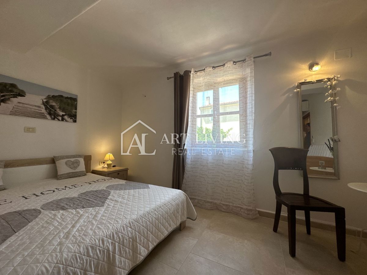 Istria, Buie, dintorni - casa a schiera in pietra in stile istriano
