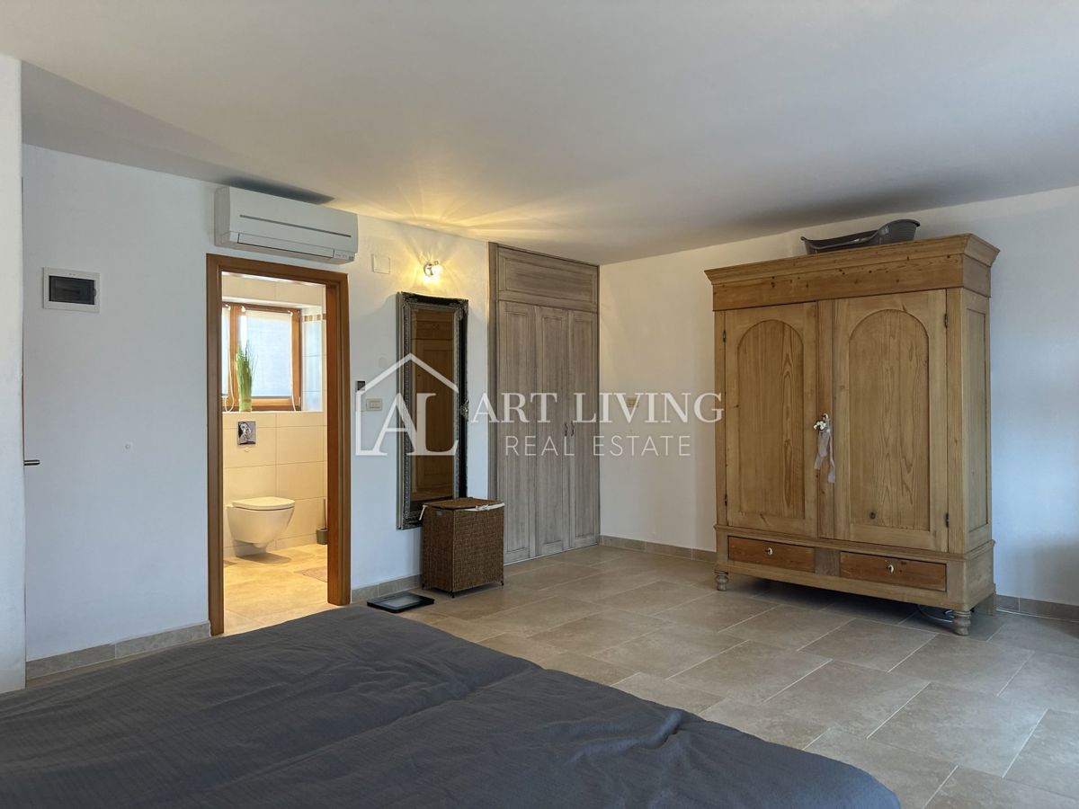 Istria, Buie, dintorni - casa a schiera in pietra in stile istriano