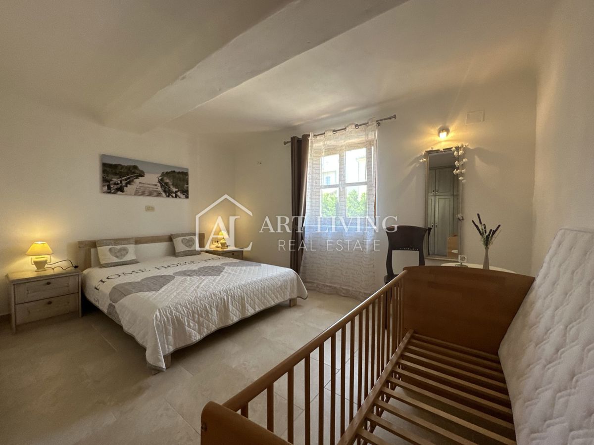 Istria, Buie, dintorni - casa a schiera in pietra in stile istriano