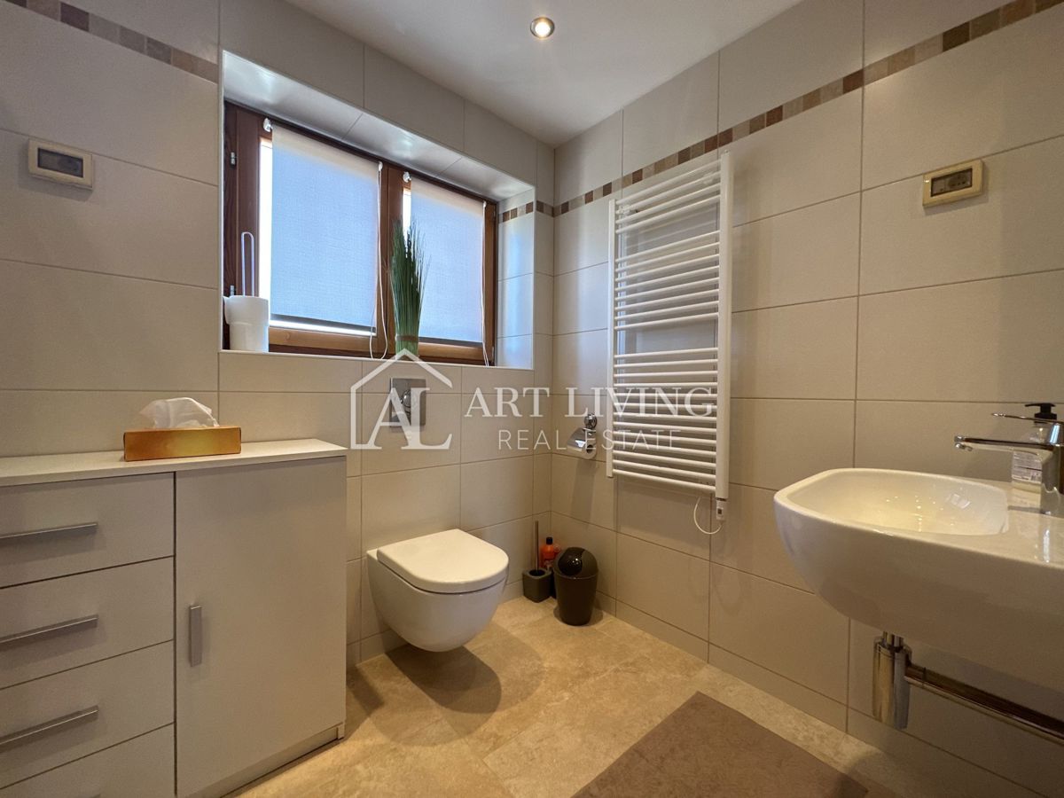Istria, Buie, dintorni - casa a schiera in pietra in stile istriano
