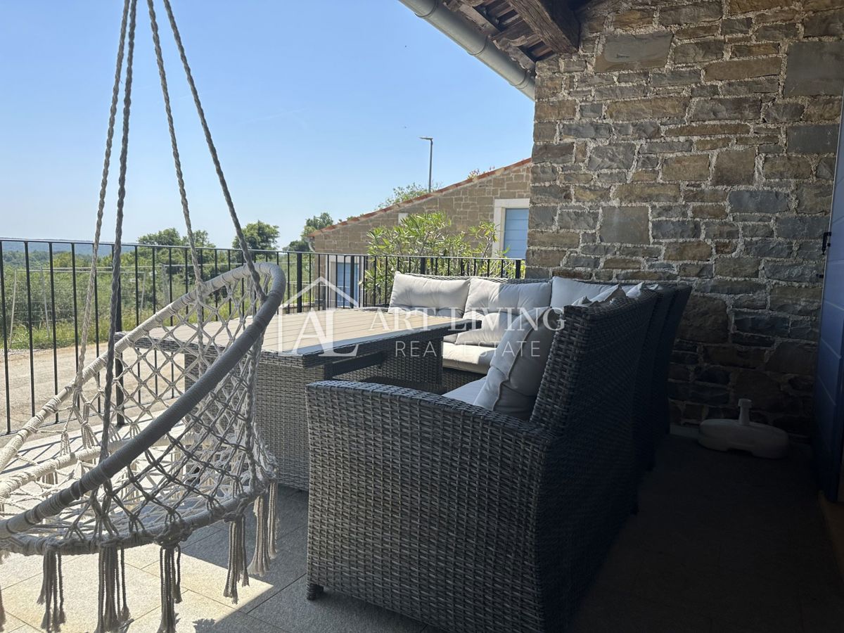 Istria, Buie, dintorni - casa a schiera in pietra in stile istriano