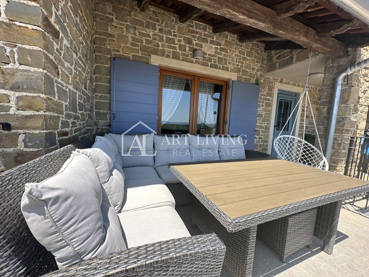 Istria, Buie, dintorni - casa a schiera in pietra in stile istriano