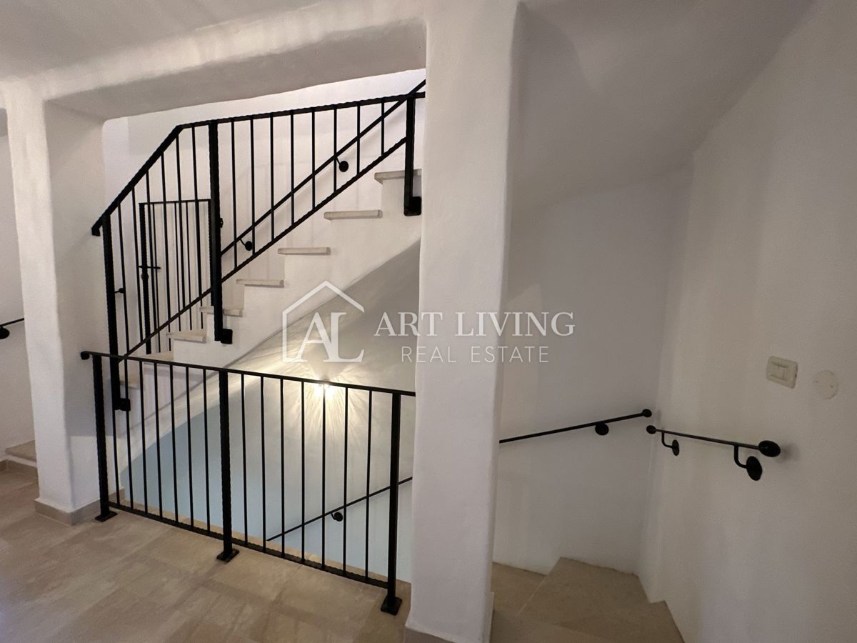 Istria, Buie, dintorni - casa a schiera in pietra in stile istriano