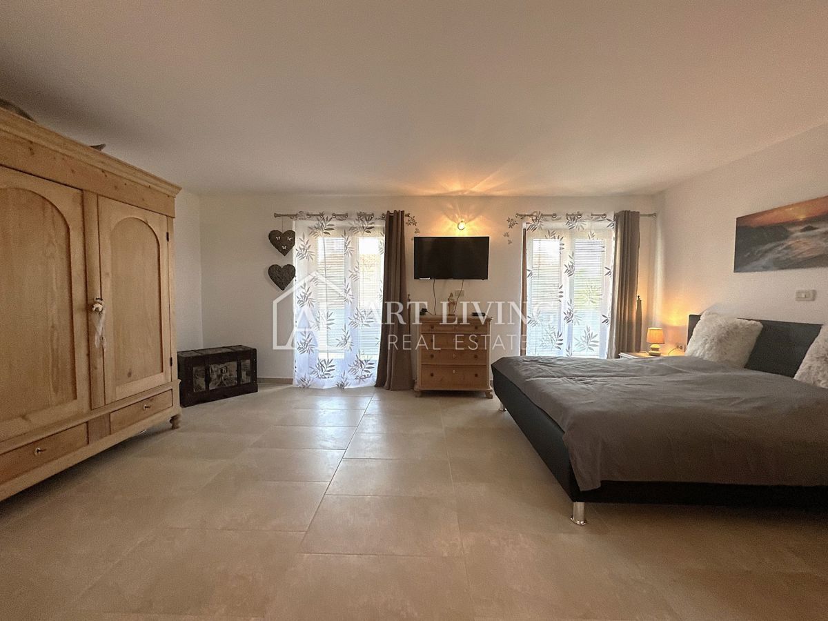 Istria, Buie, dintorni - casa a schiera in pietra in stile istriano