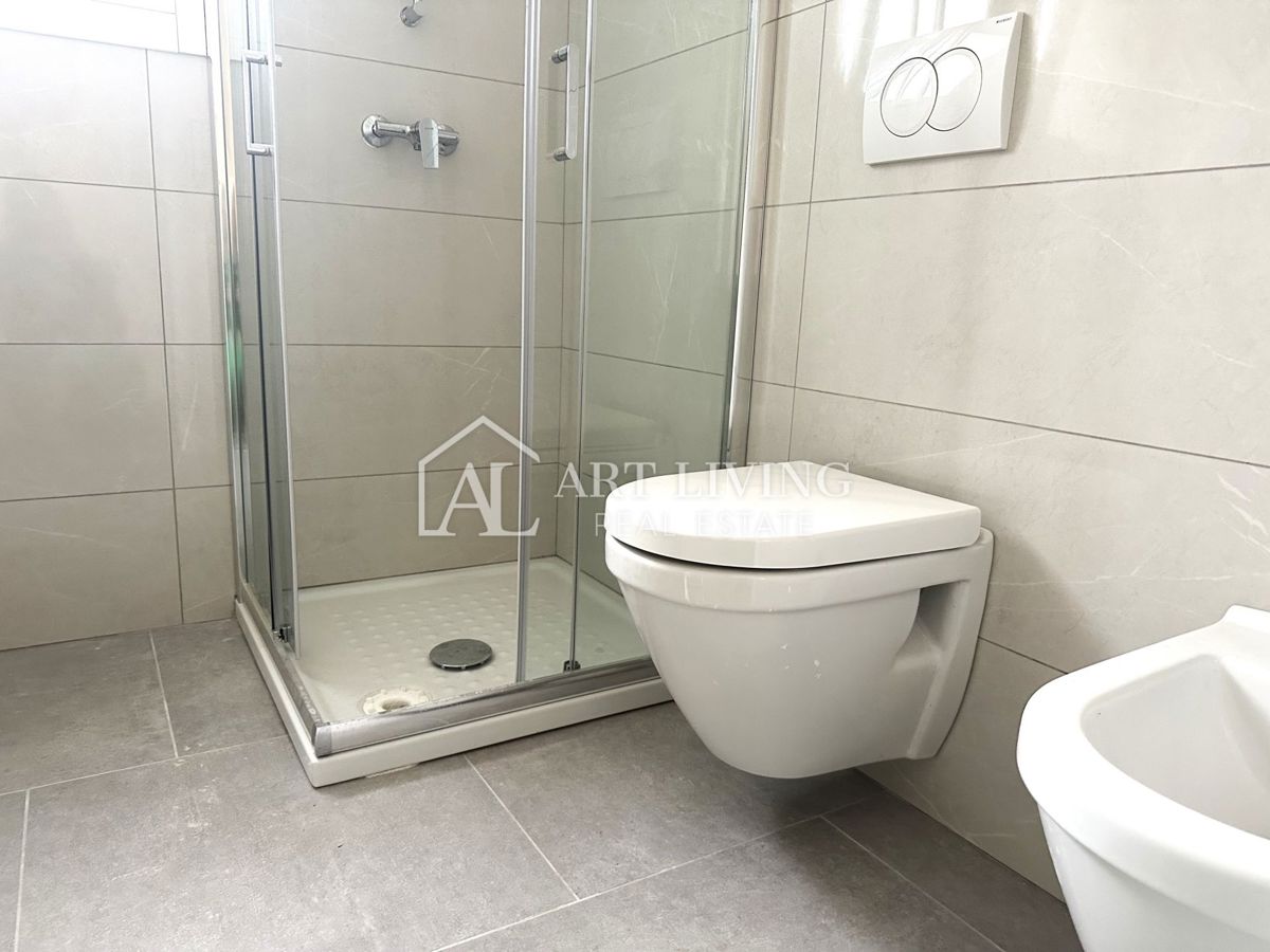 Umago – Dintorni, Appartamento moderno su due livelli in zona tranquilla – OCCASIONE