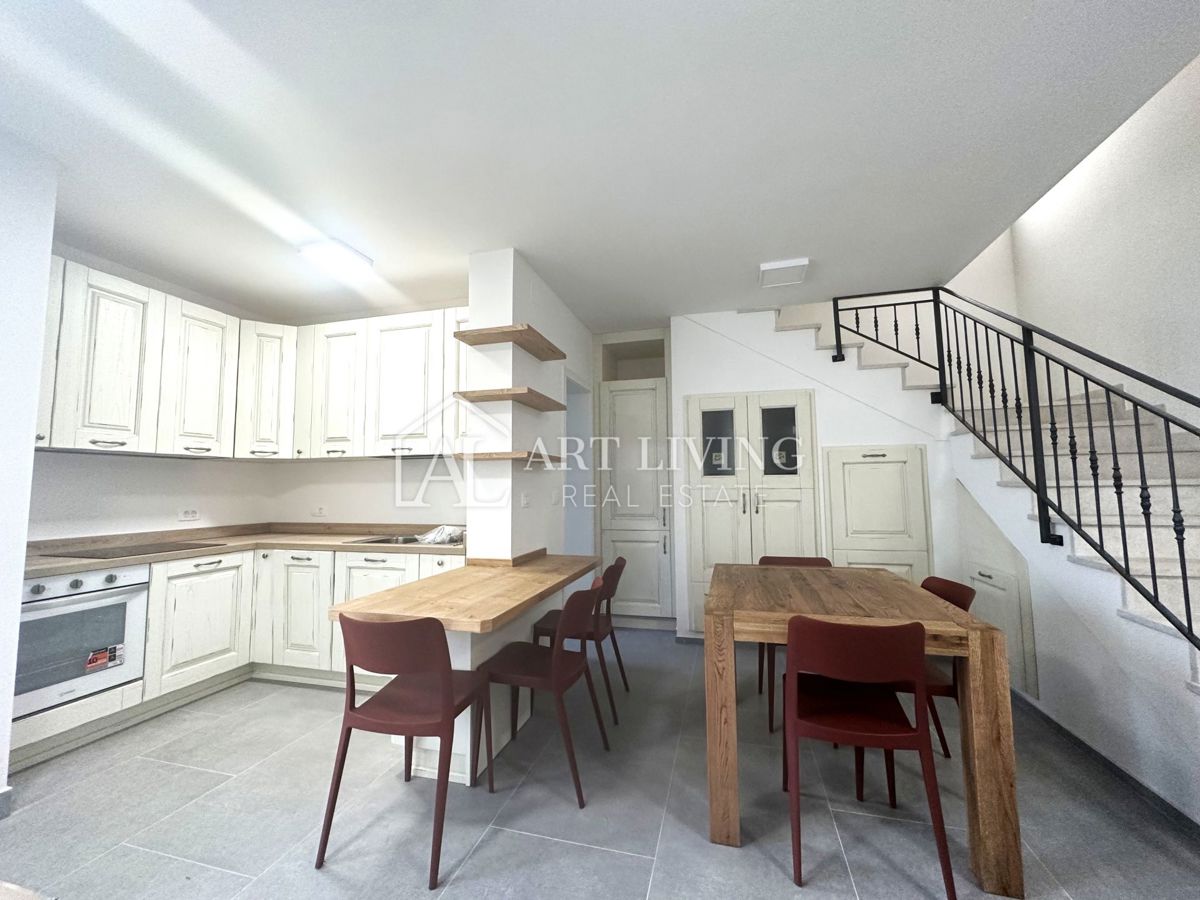 Umago – Dintorni, Appartamento moderno su due livelli in zona tranquilla – OCCASIONE