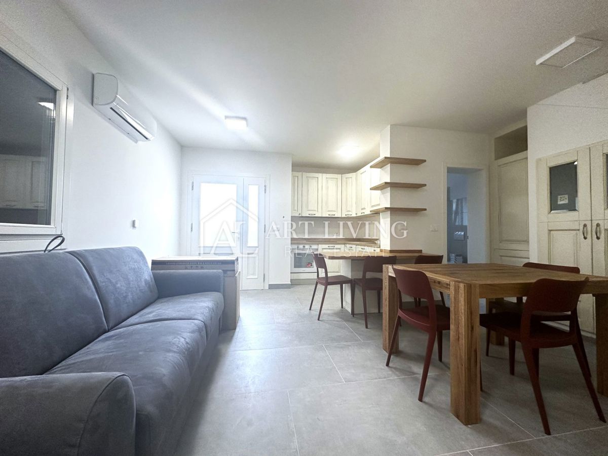 Umago – Dintorni, Appartamento moderno su due livelli in zona tranquilla – OCCASIONE