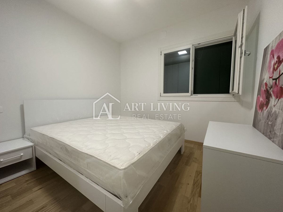 Umago – Dintorni, Appartamento moderno su due livelli in zona tranquilla – OCCASIONE