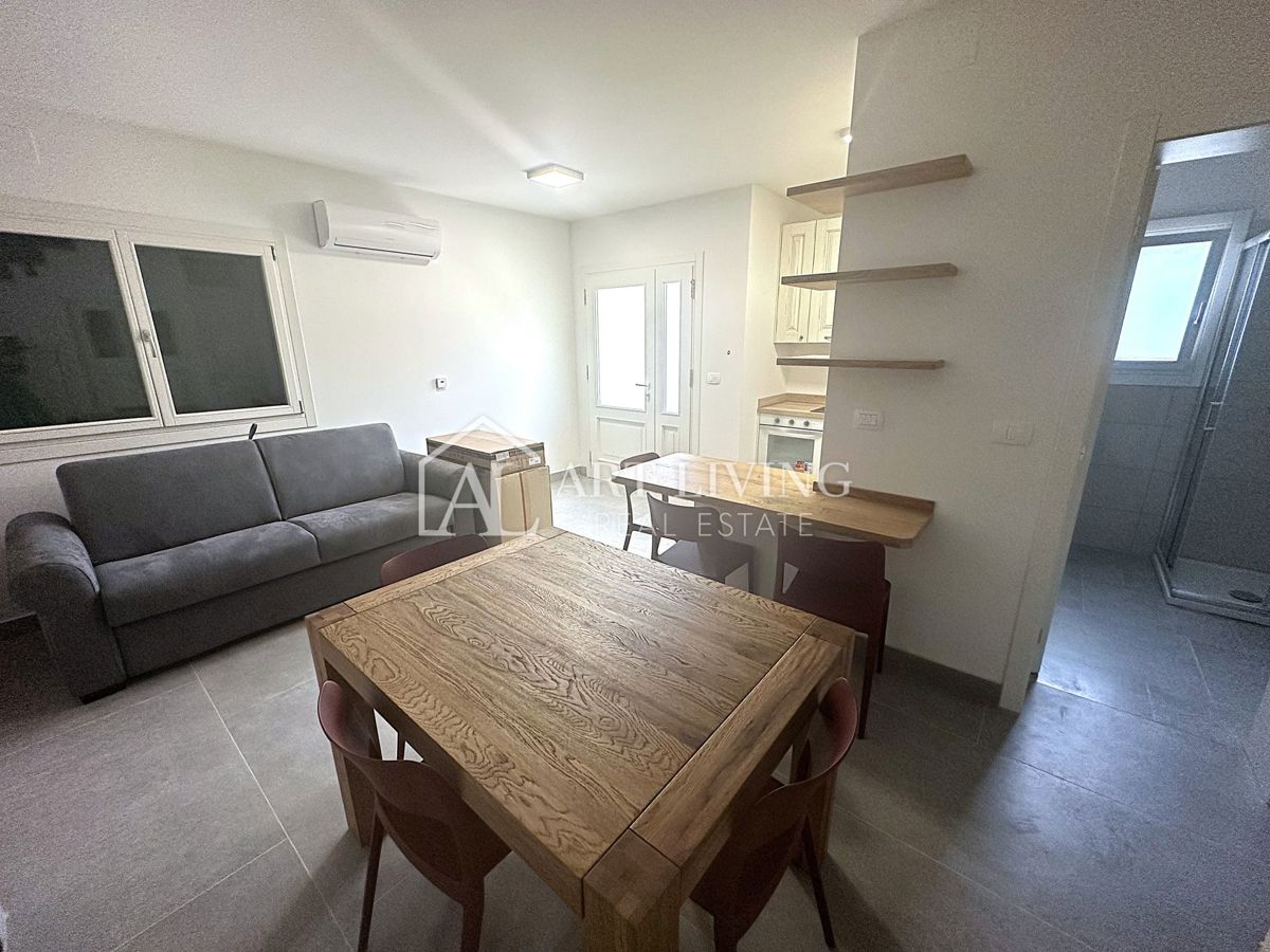 Umago – Dintorni, Appartamento moderno su due livelli in zona tranquilla – OCCASIONE