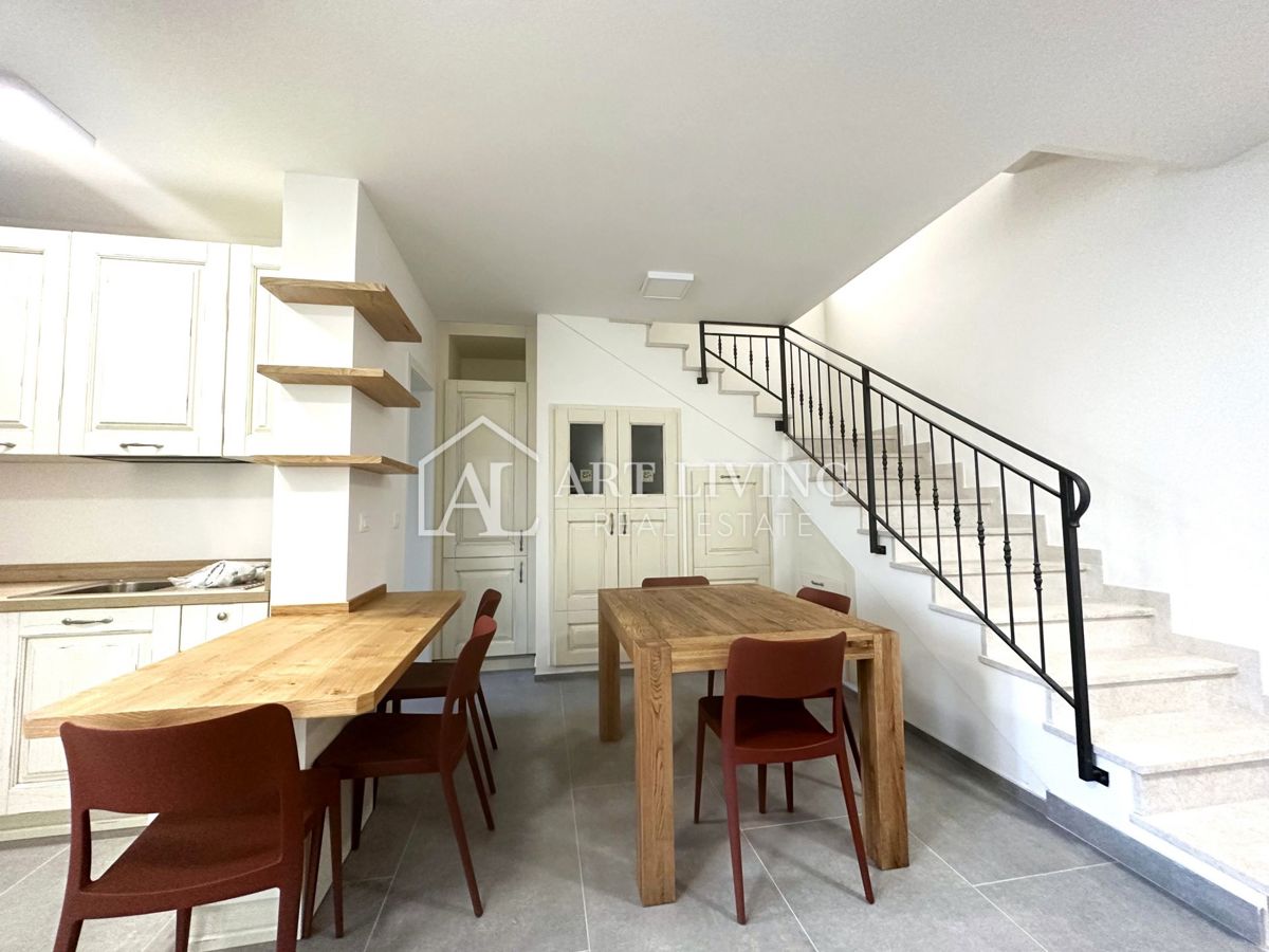 Umago – Dintorni, Appartamento moderno su due livelli in zona tranquilla – OCCASIONE