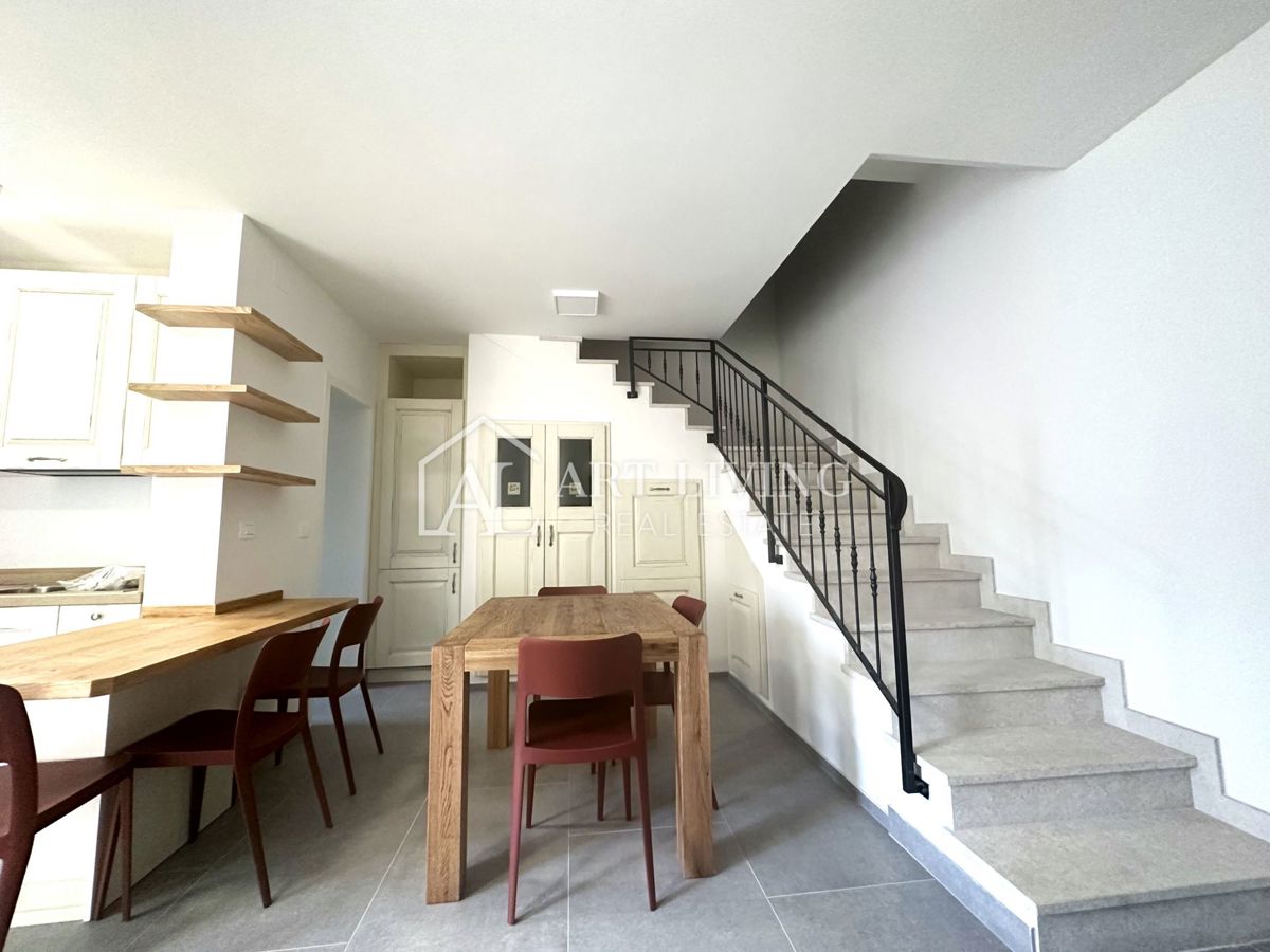 Umago – Dintorni, Appartamento moderno su due livelli in zona tranquilla – OCCASIONE